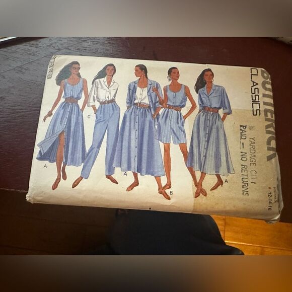 VINTAGE UNCUT BUTTERICK WOMENS SEWING PATTERNS #4928 - Picture 4 of 4